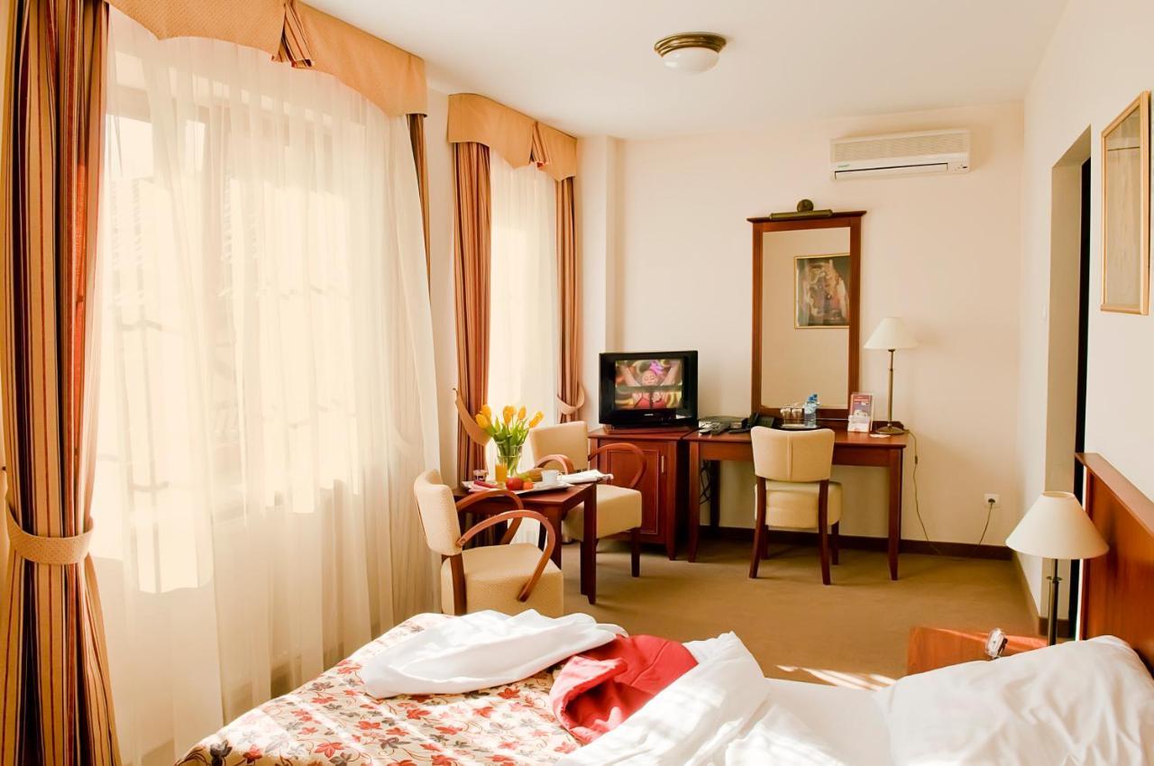 Hotel Dworek*** Skierniewice Εξωτερικό φωτογραφία