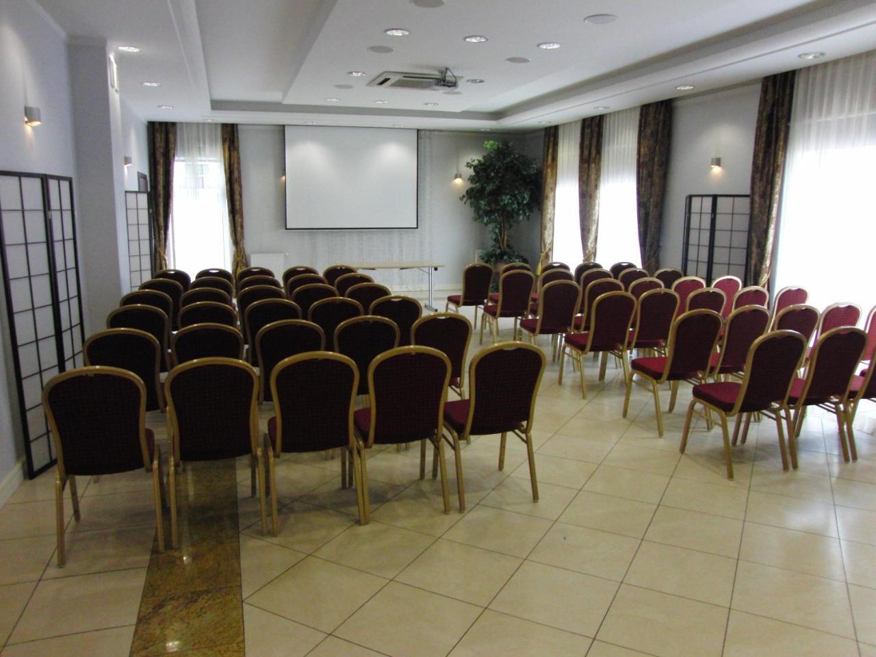 Hotel Dworek*** Skierniewice Εξωτερικό φωτογραφία