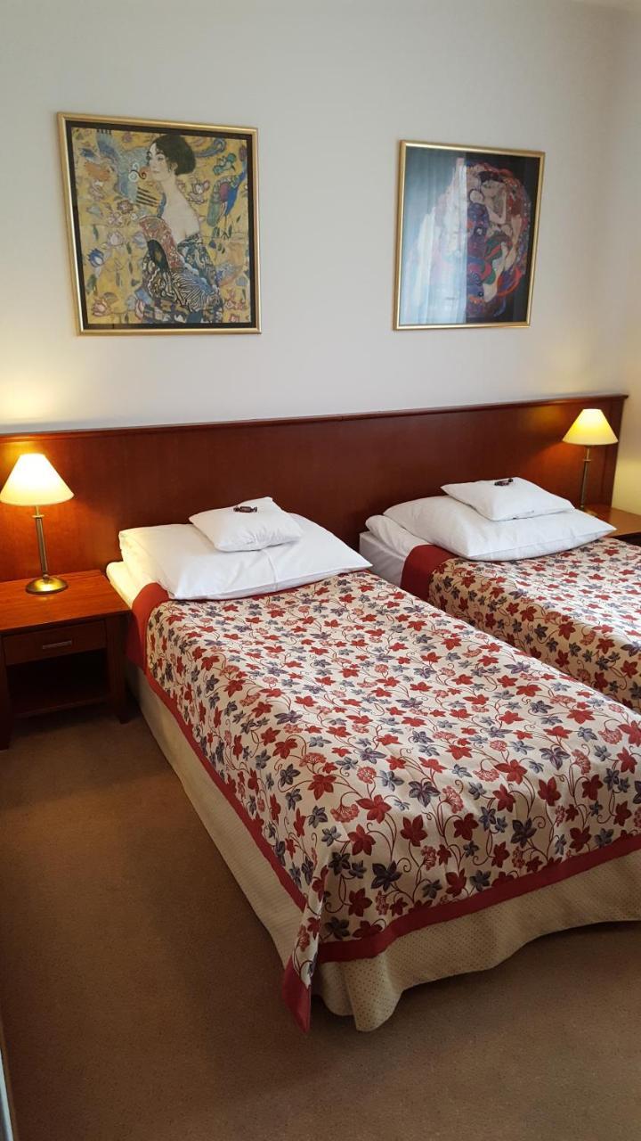 Hotel Dworek*** Skierniewice Εξωτερικό φωτογραφία