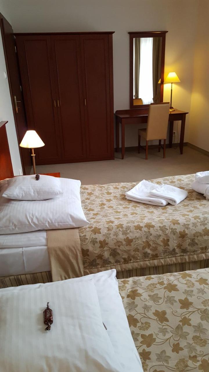 Hotel Dworek*** Skierniewice Εξωτερικό φωτογραφία
