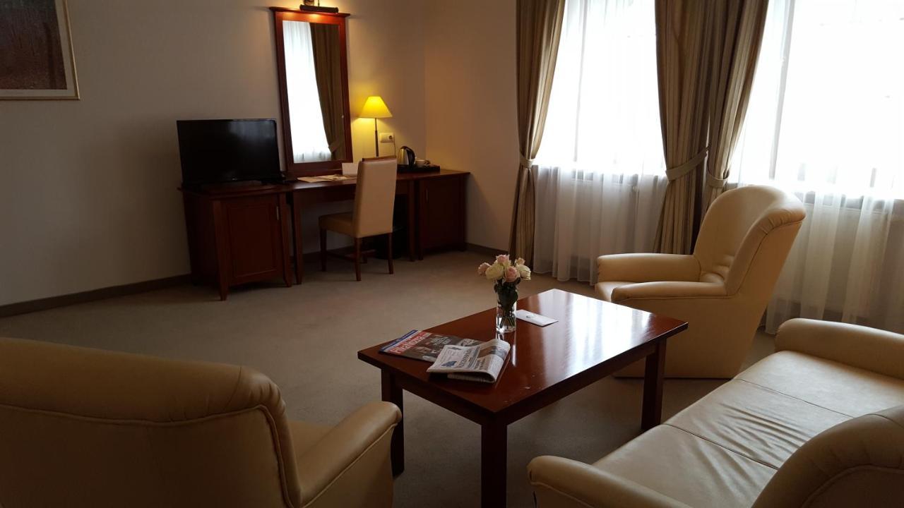 Hotel Dworek*** Skierniewice Εξωτερικό φωτογραφία